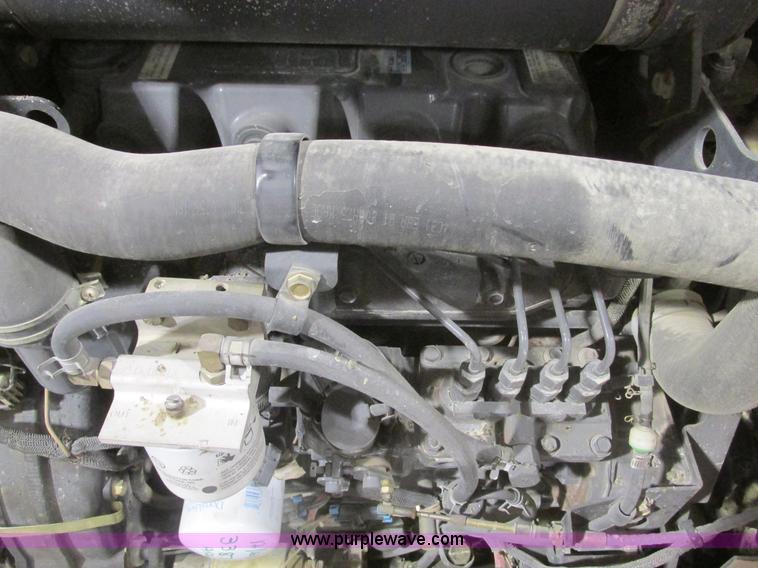 image for item F4378 2004 Bobcat S220 turbo skid steer