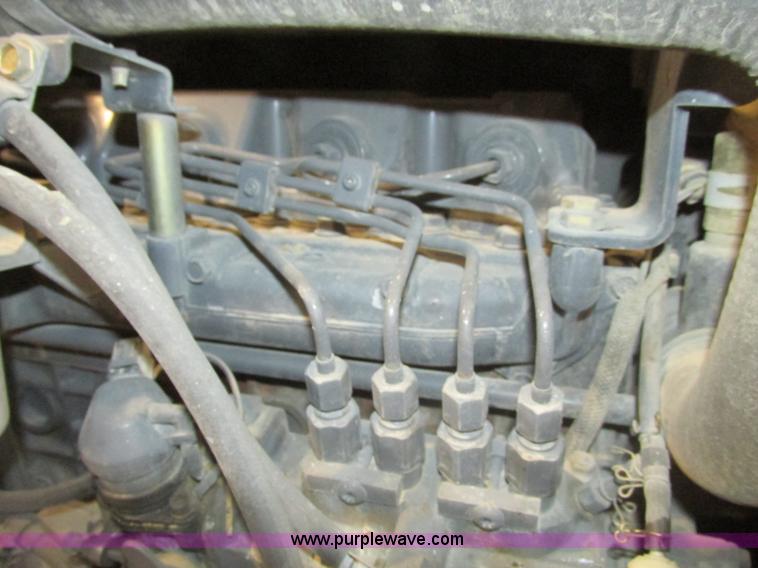 image for item F4378 2004 Bobcat S220 turbo skid steer