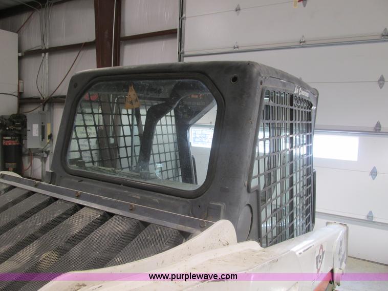 image for item F4378 2004 Bobcat S220 turbo skid steer