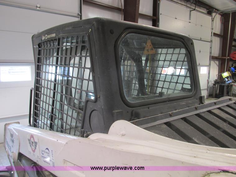 image for item F4378 2004 Bobcat S220 turbo skid steer