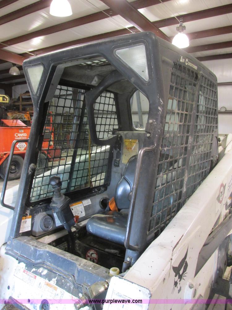 image for item F4378 2004 Bobcat S220 turbo skid steer