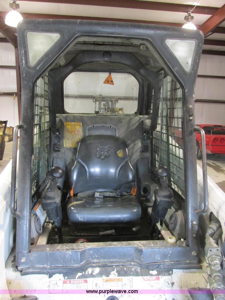 image for item F4378 2004 Bobcat S220 turbo skid steer