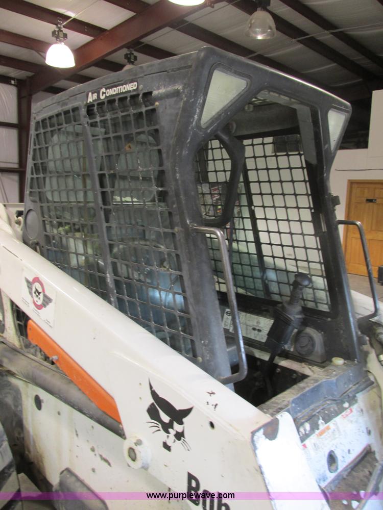 image for item F4378 2004 Bobcat S220 turbo skid steer
