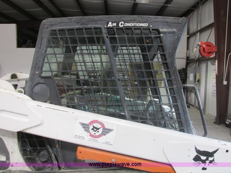 image for item F4378 2004 Bobcat S220 turbo skid steer