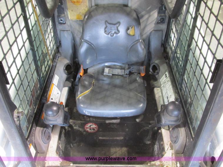 image for item F4378 2004 Bobcat S220 turbo skid steer