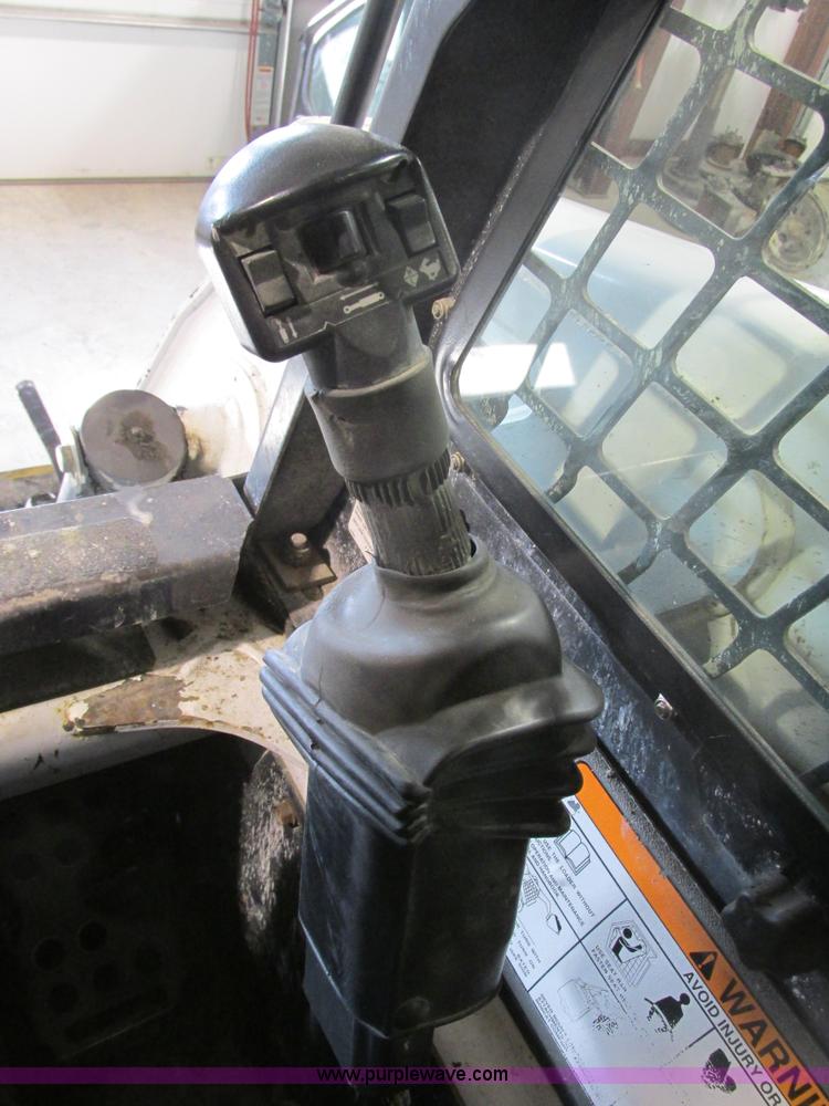 image for item F4378 2004 Bobcat S220 turbo skid steer