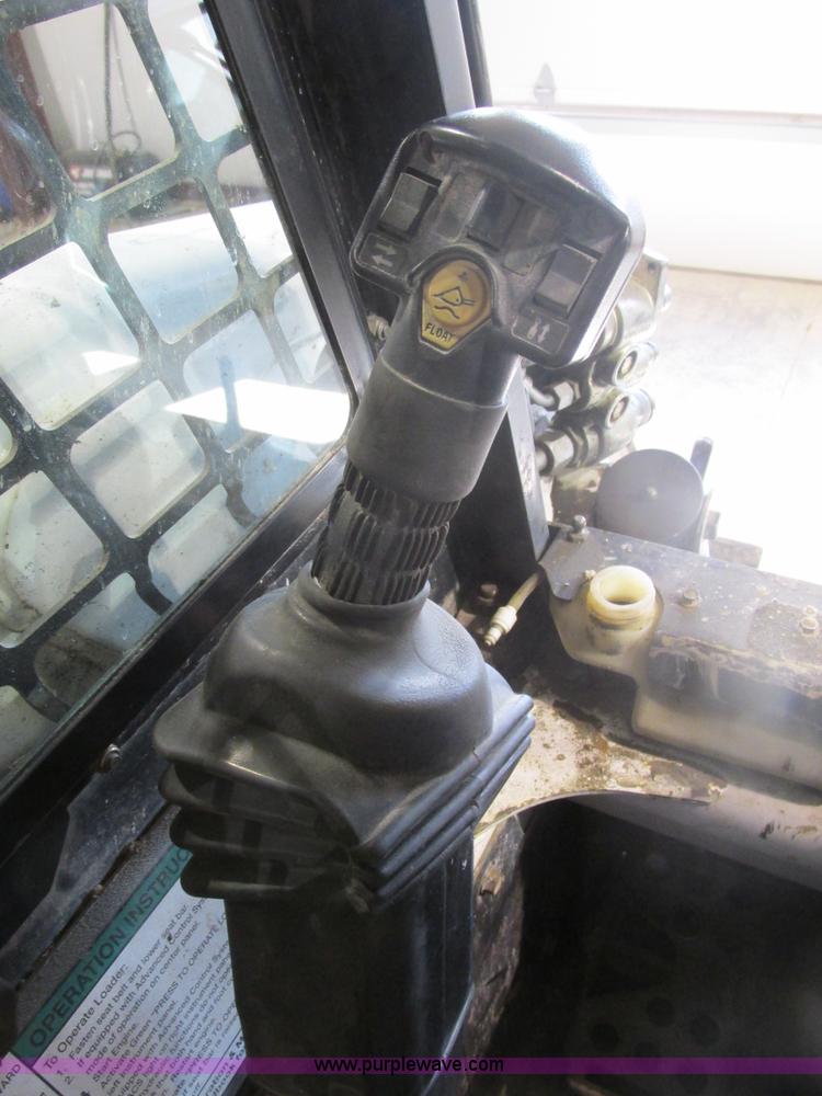 image for item F4378 2004 Bobcat S220 turbo skid steer