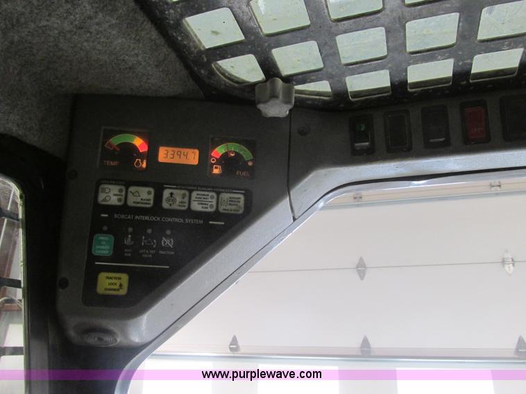 image for item F4378 2004 Bobcat S220 turbo skid steer