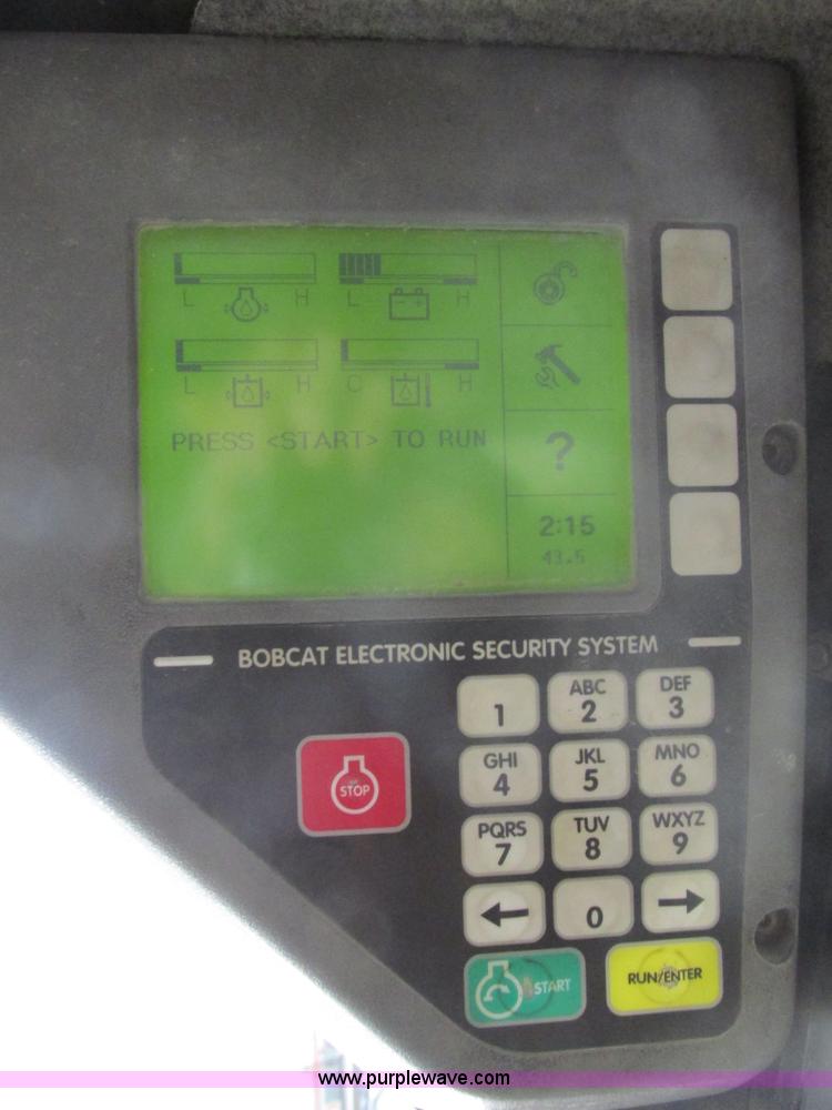 image for item F4378 2004 Bobcat S220 turbo skid steer