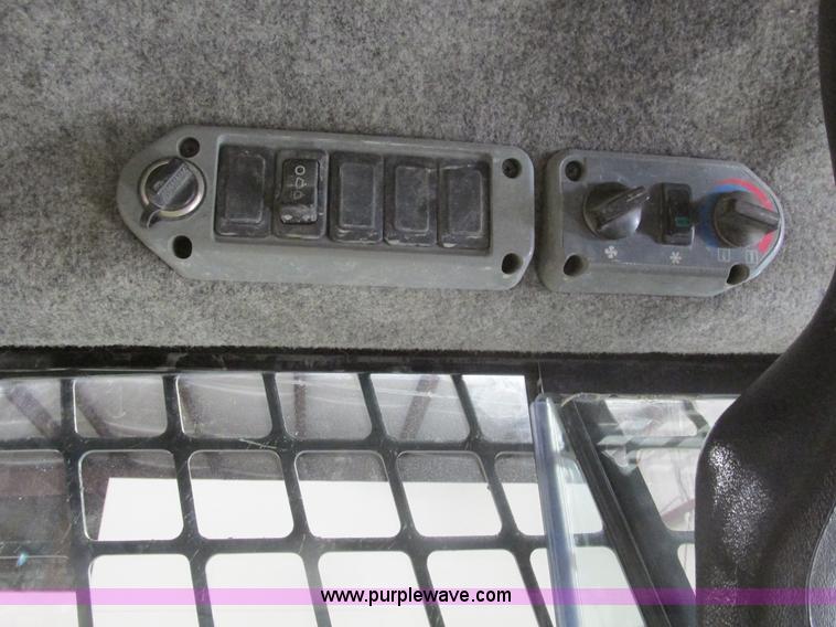 image for item F4378 2004 Bobcat S220 turbo skid steer