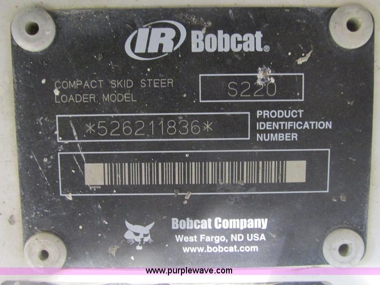 image for item F4378 2004 Bobcat S220 turbo skid steer