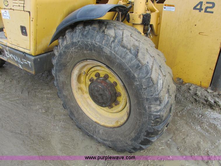 image for item F4406 1999 Gehl Dynalift DL6L-42 telehandler