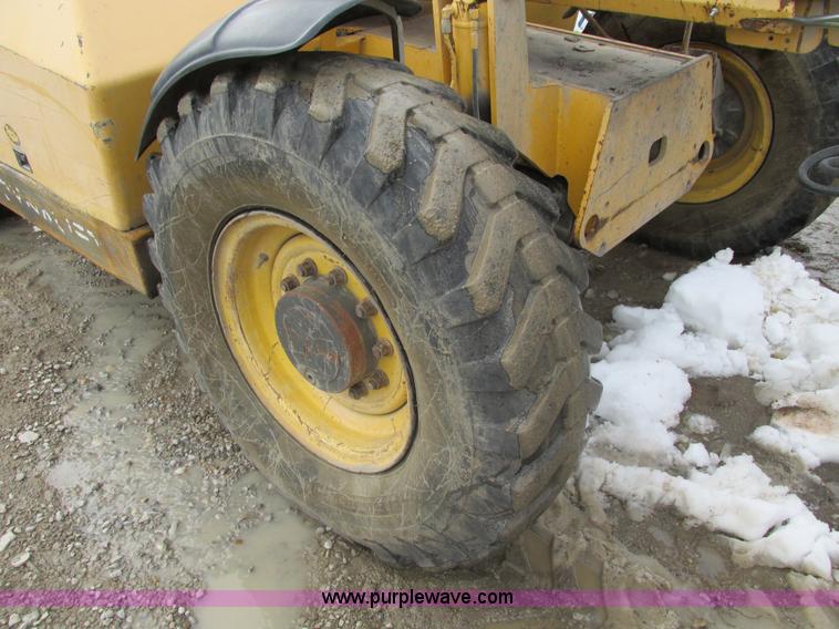 image for item F4406 1999 Gehl Dynalift DL6L-42 telehandler