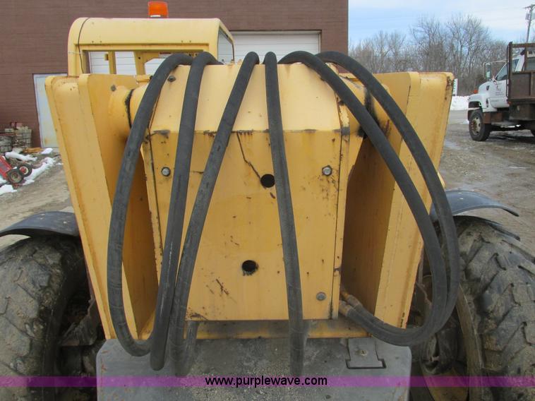 image for item F4406 1999 Gehl Dynalift DL6L-42 telehandler