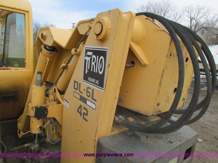 image for item F4406 1999 Gehl Dynalift DL6L-42 telehandler