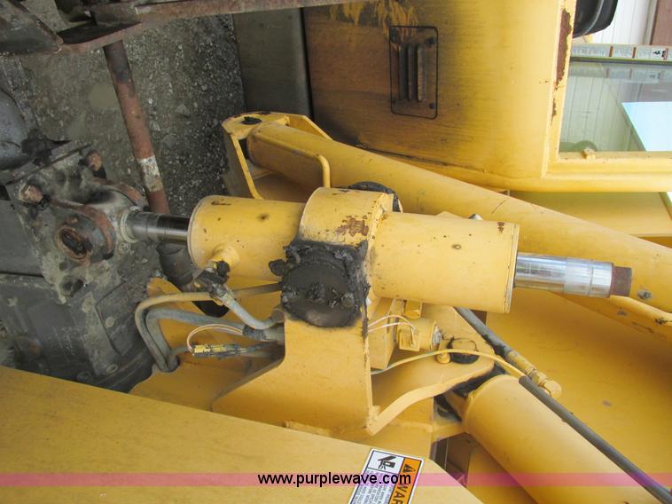 image for item F4406 1999 Gehl Dynalift DL6L-42 telehandler