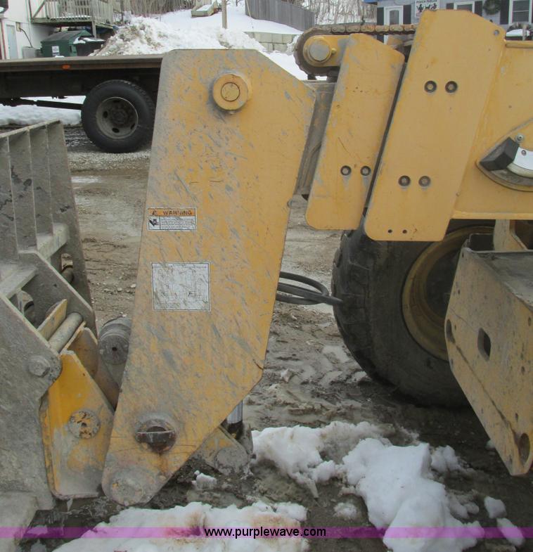 image for item F4406 1999 Gehl Dynalift DL6L-42 telehandler