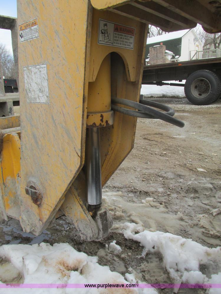 image for item F4406 1999 Gehl Dynalift DL6L-42 telehandler