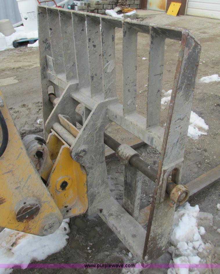 image for item F4406 1999 Gehl Dynalift DL6L-42 telehandler