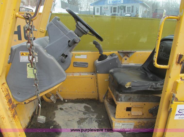 image for item F4406 1999 Gehl Dynalift DL6L-42 telehandler