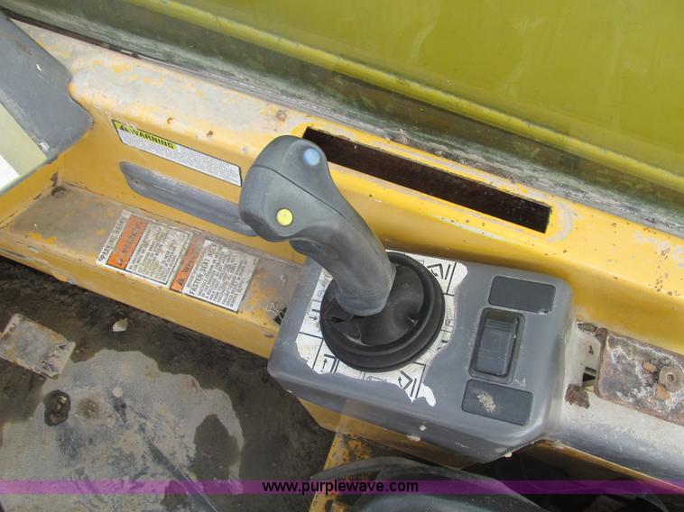 image for item F4406 1999 Gehl Dynalift DL6L-42 telehandler