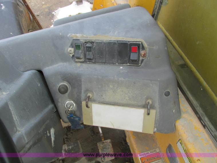 image for item F4406 1999 Gehl Dynalift DL6L-42 telehandler