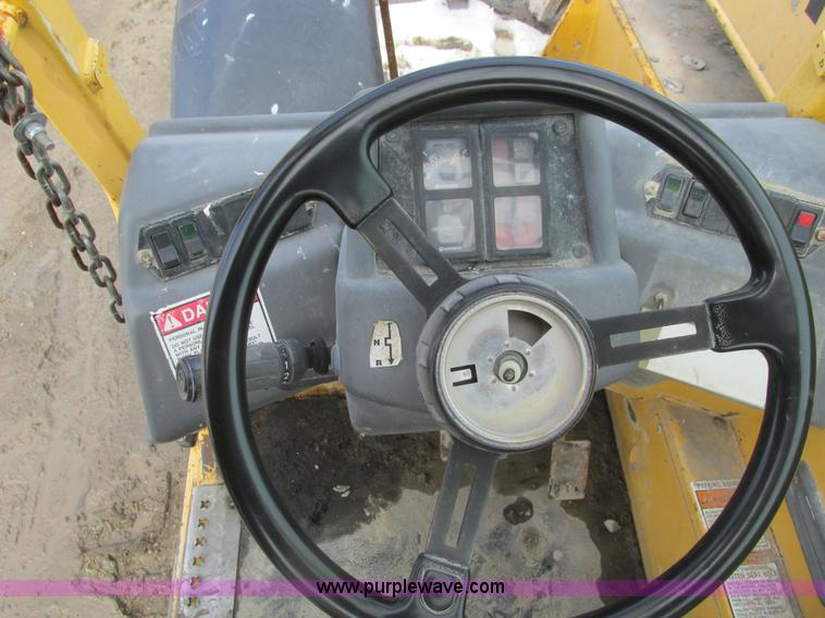 image for item F4406 1999 Gehl Dynalift DL6L-42 telehandler
