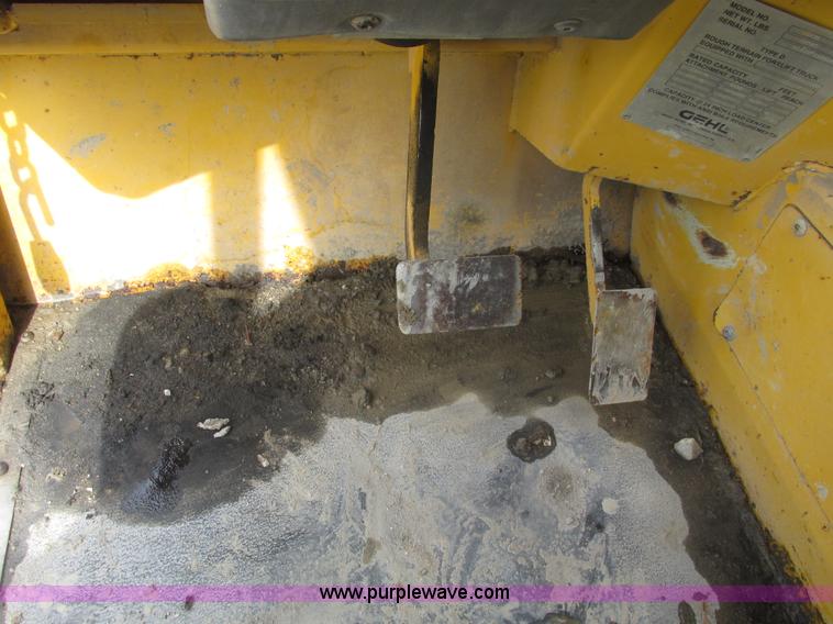 image for item F4406 1999 Gehl Dynalift DL6L-42 telehandler