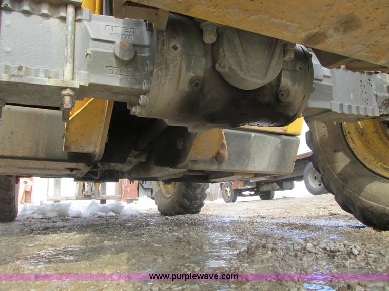 image for item F4406 1999 Gehl Dynalift DL6L-42 telehandler