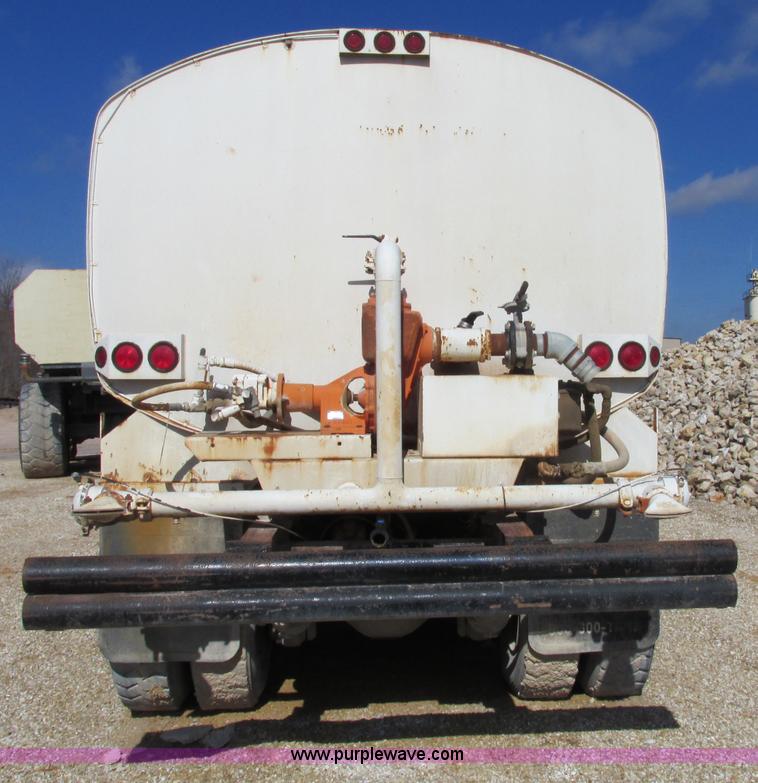 image for item F4718 1978 Ford 9000 water truck