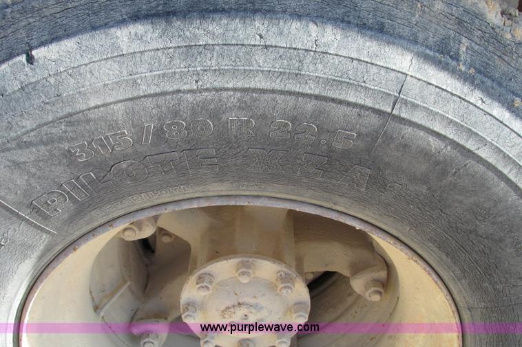 image for item F4718 1978 Ford 9000 water truck