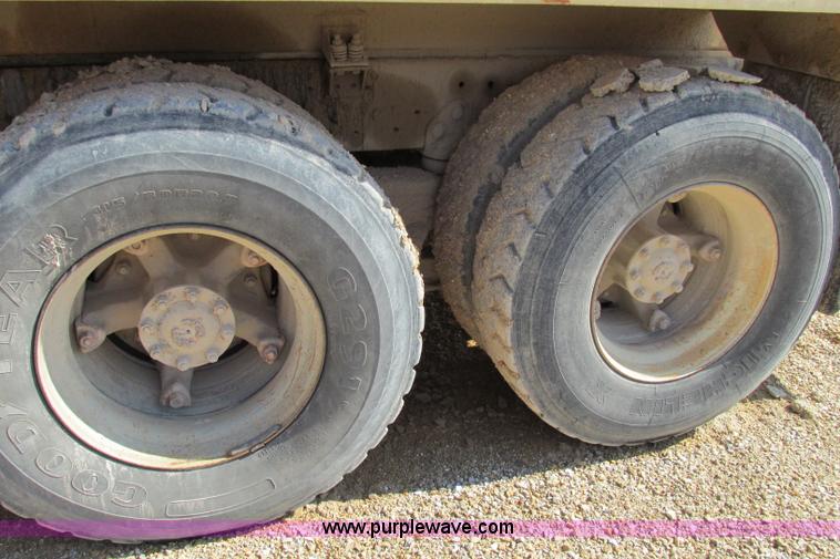 image for item F4718 1978 Ford 9000 water truck