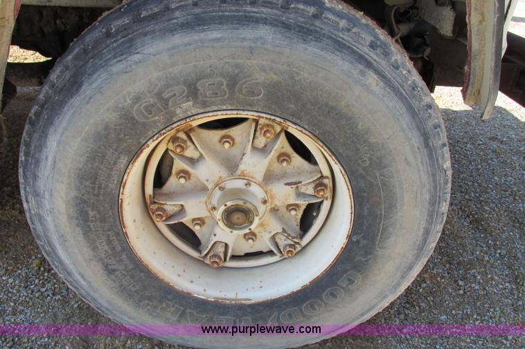 image for item F4718 1978 Ford 9000 water truck