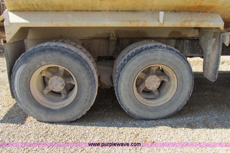 image for item F4718 1978 Ford 9000 water truck