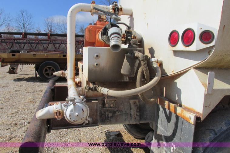 image for item F4718 1978 Ford 9000 water truck