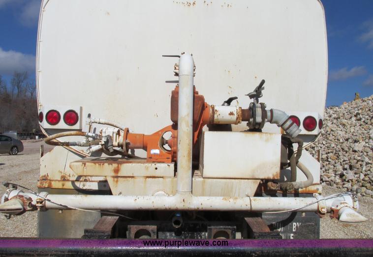 image for item F4718 1978 Ford 9000 water truck