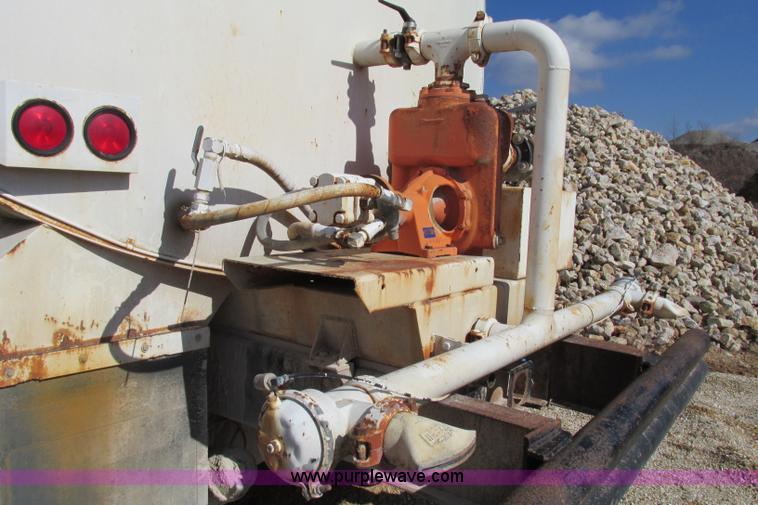 image for item F4718 1978 Ford 9000 water truck