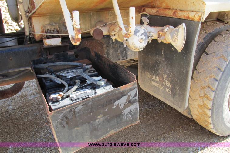 image for item F4718 1978 Ford 9000 water truck