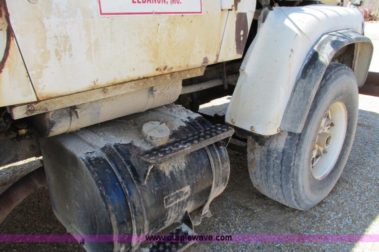 image for item F4718 1978 Ford 9000 water truck