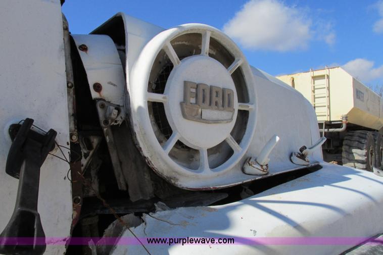 image for item F4718 1978 Ford 9000 water truck