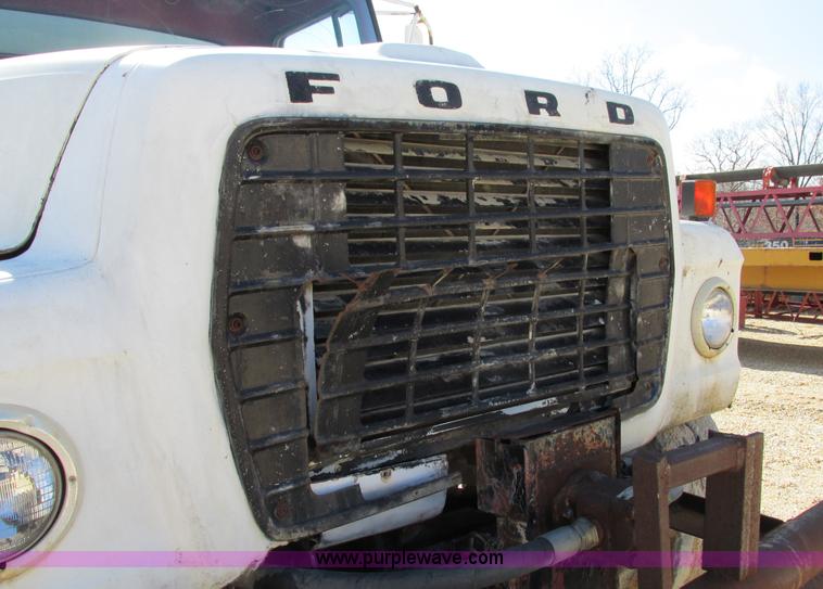 image for item F4718 1978 Ford 9000 water truck