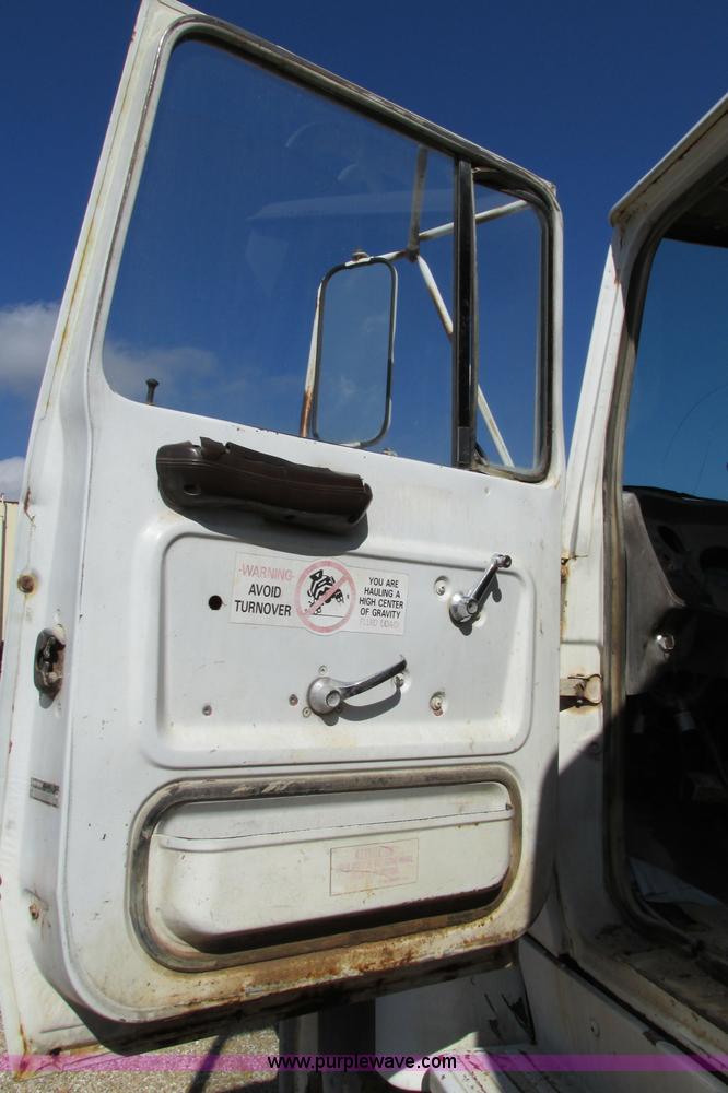 image for item F4718 1978 Ford 9000 water truck