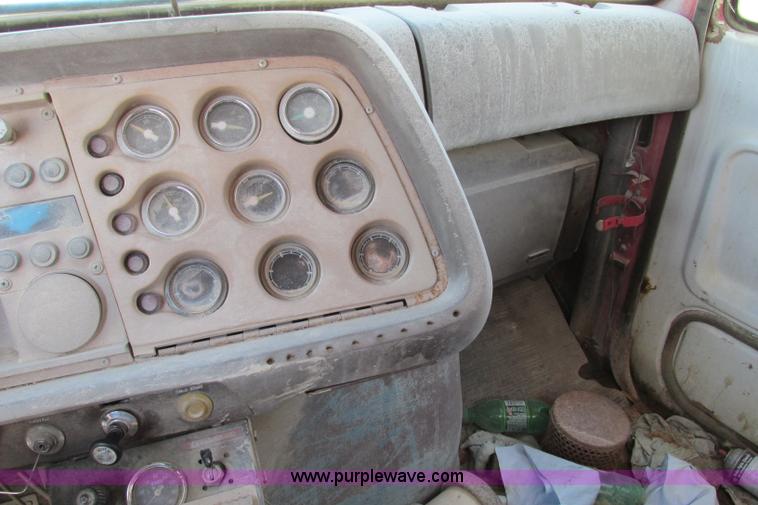 image for item F4718 1978 Ford 9000 water truck