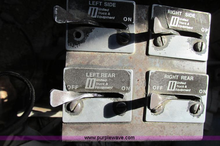 image for item F4718 1978 Ford 9000 water truck