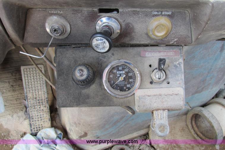 image for item F4718 1978 Ford 9000 water truck