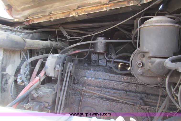 image for item F4718 1978 Ford 9000 water truck