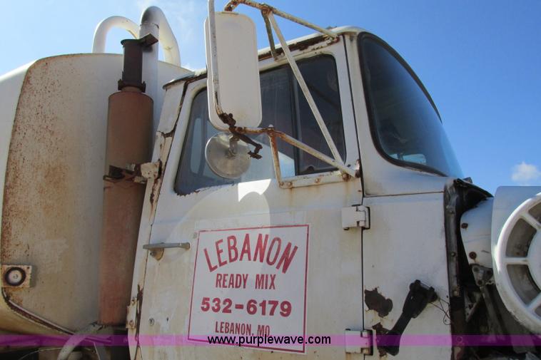 image for item F4718 1978 Ford 9000 water truck