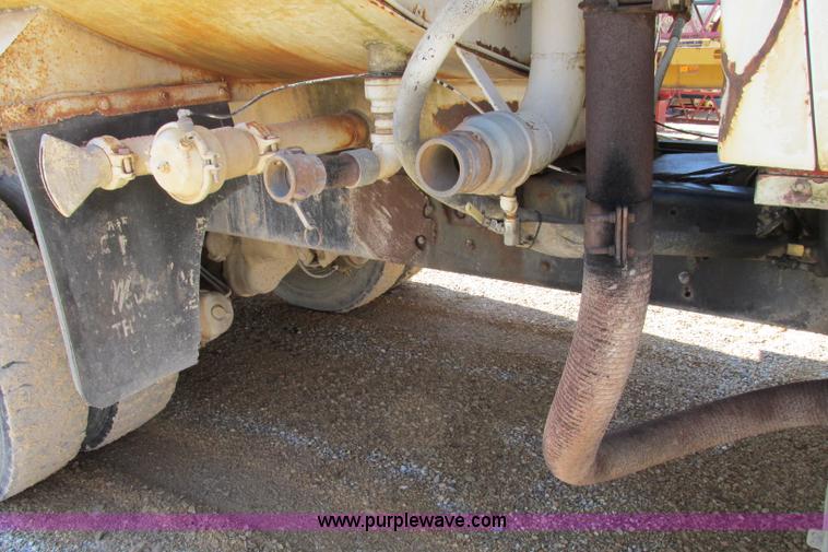 image for item F4718 1978 Ford 9000 water truck