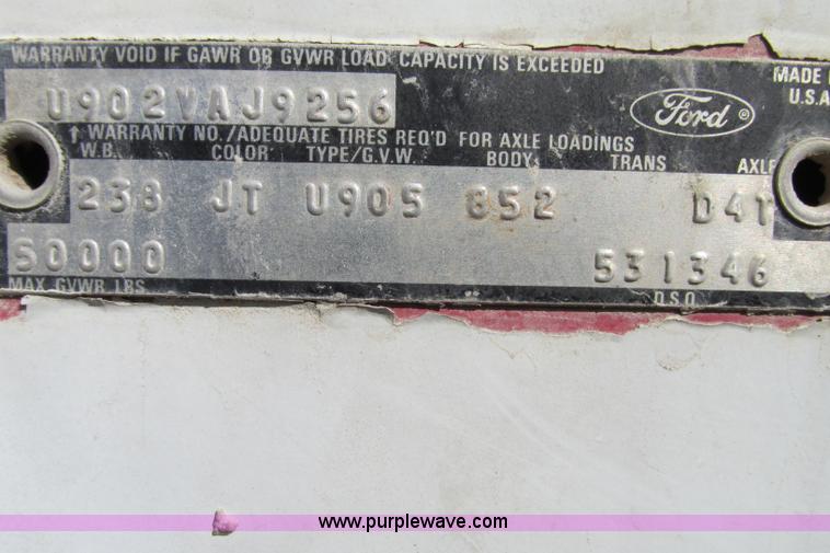 image for item F4718 1978 Ford 9000 water truck