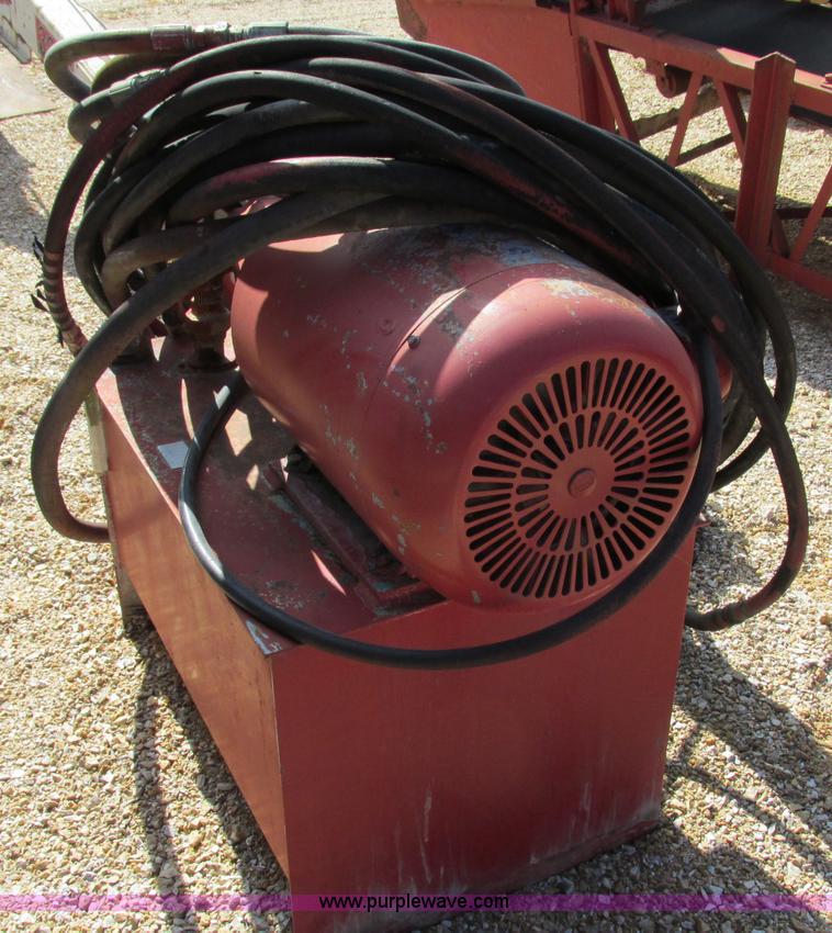 image for item F4719 Crusher feed backhoe boom